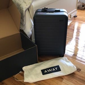 Brand new AWAY “the bigger” carry on in navy